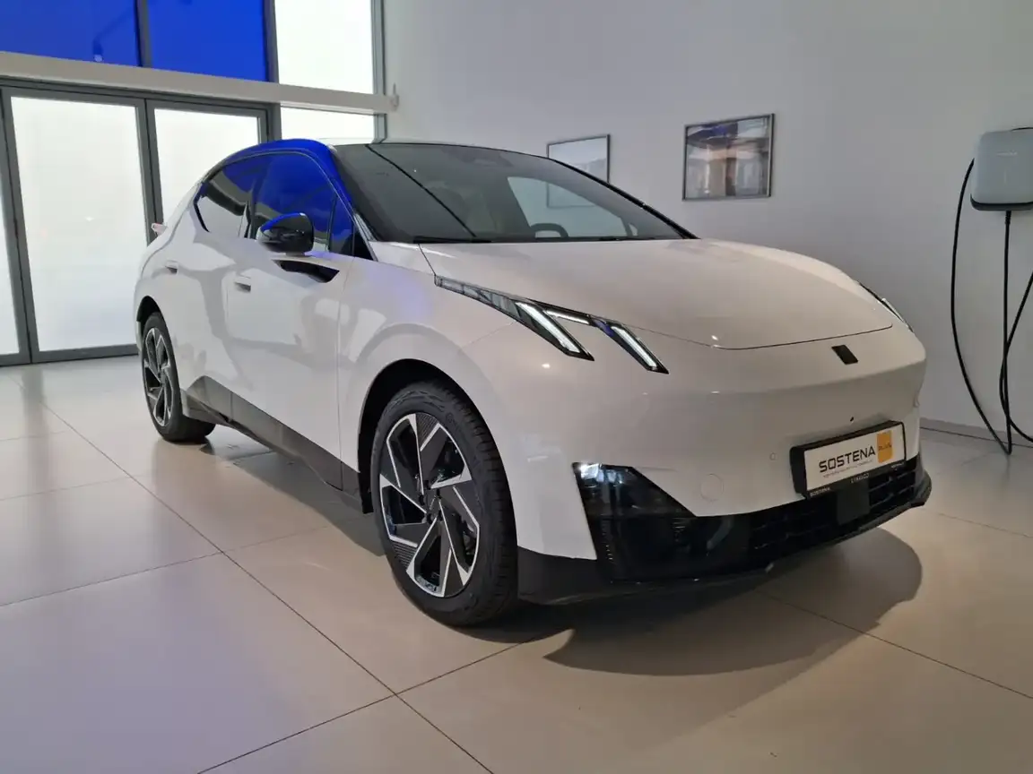 LYNK & CO 02