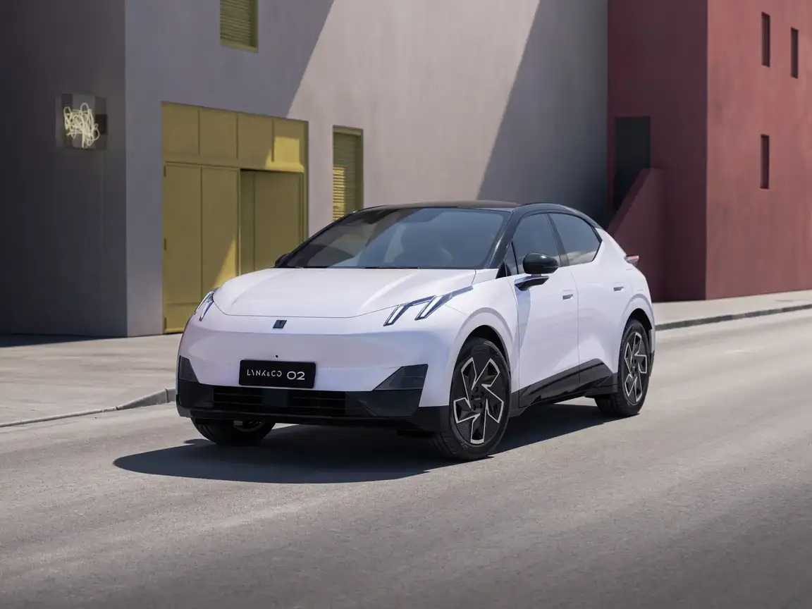 LYNK & CO 02