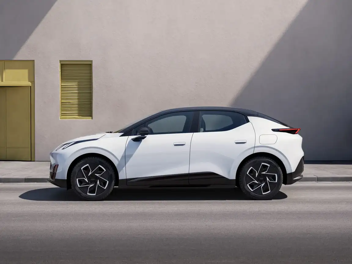LYNK & CO 02