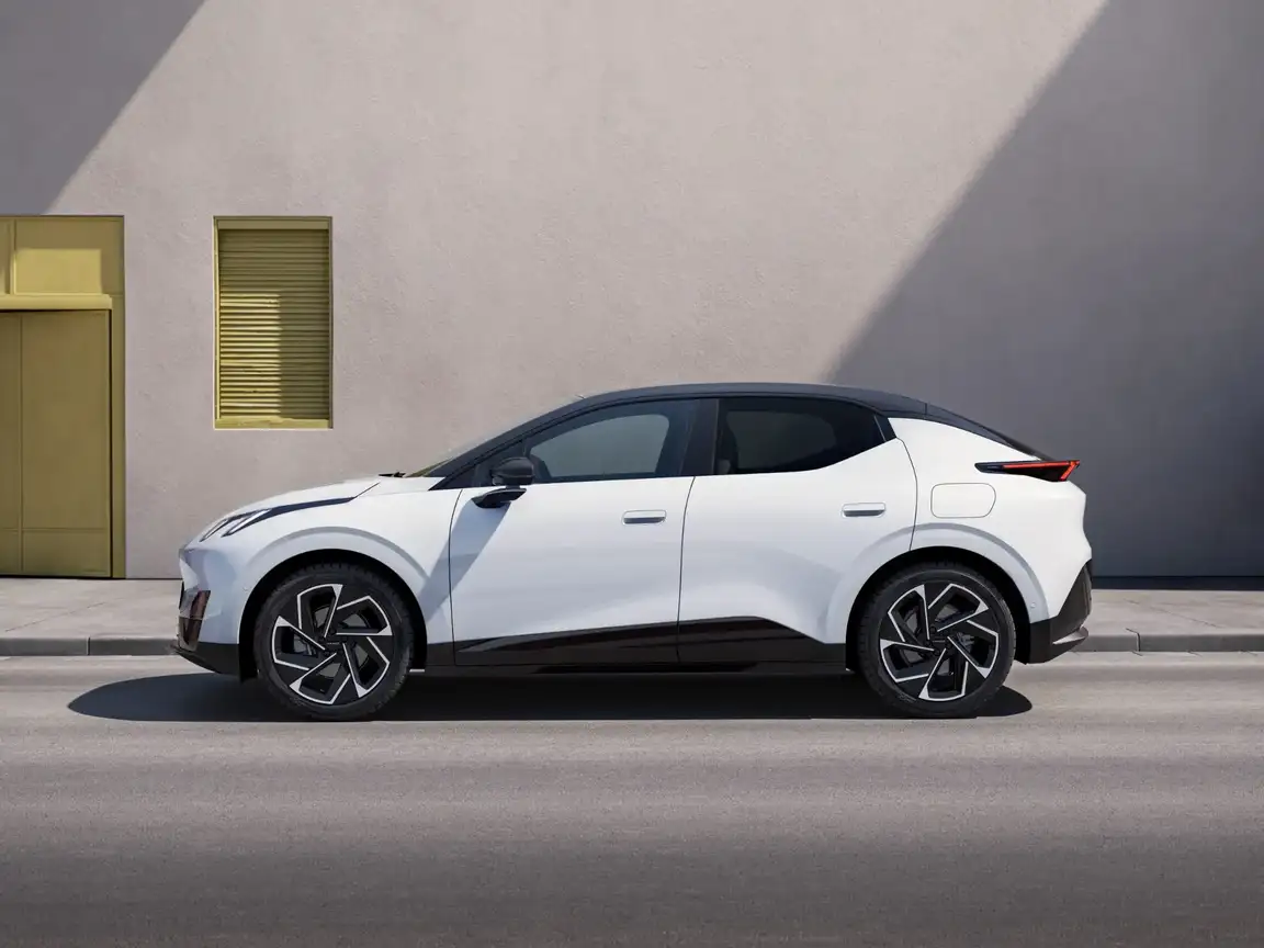 LYNK & CO 02