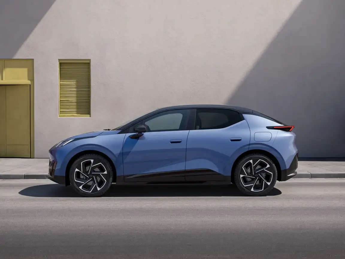 LYNK & CO 02