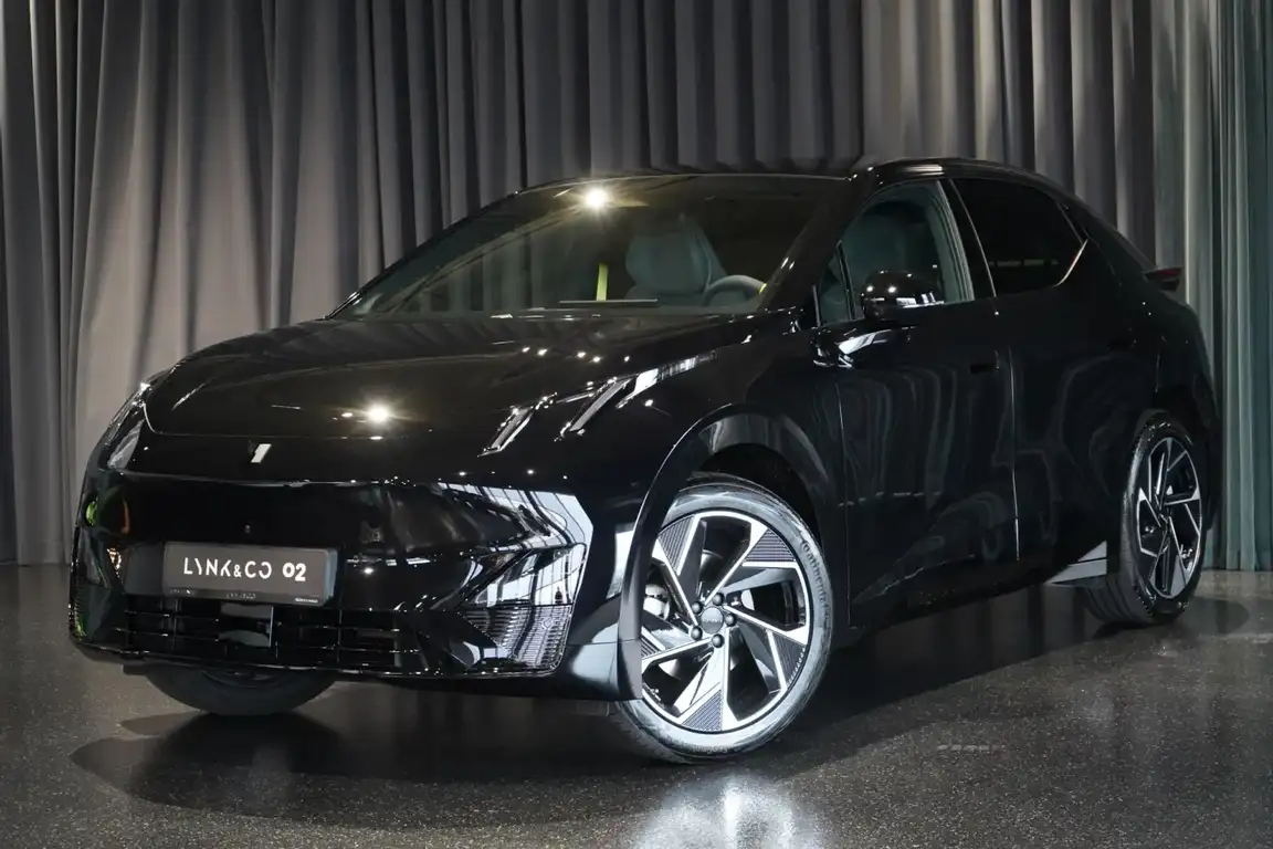 LYNK & CO 02