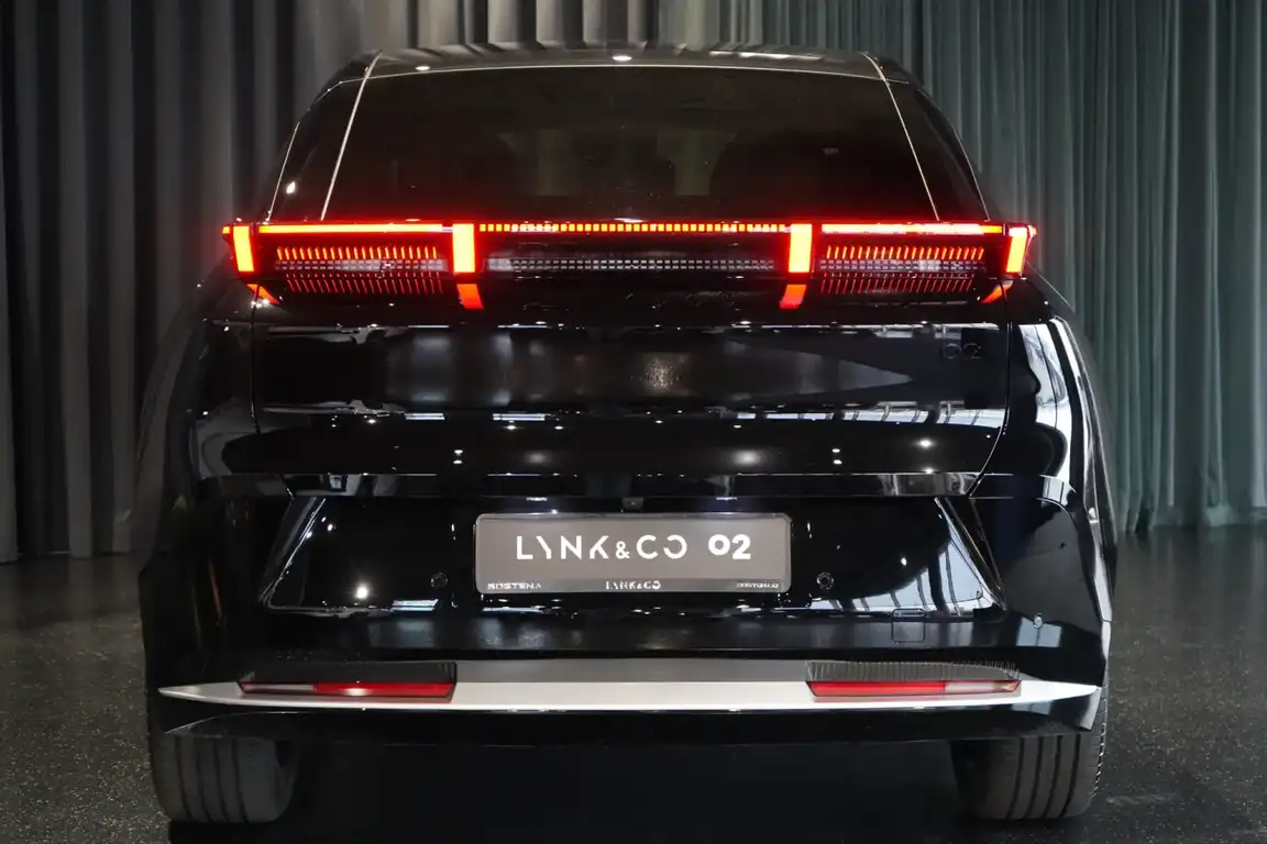 LYNK & CO 02