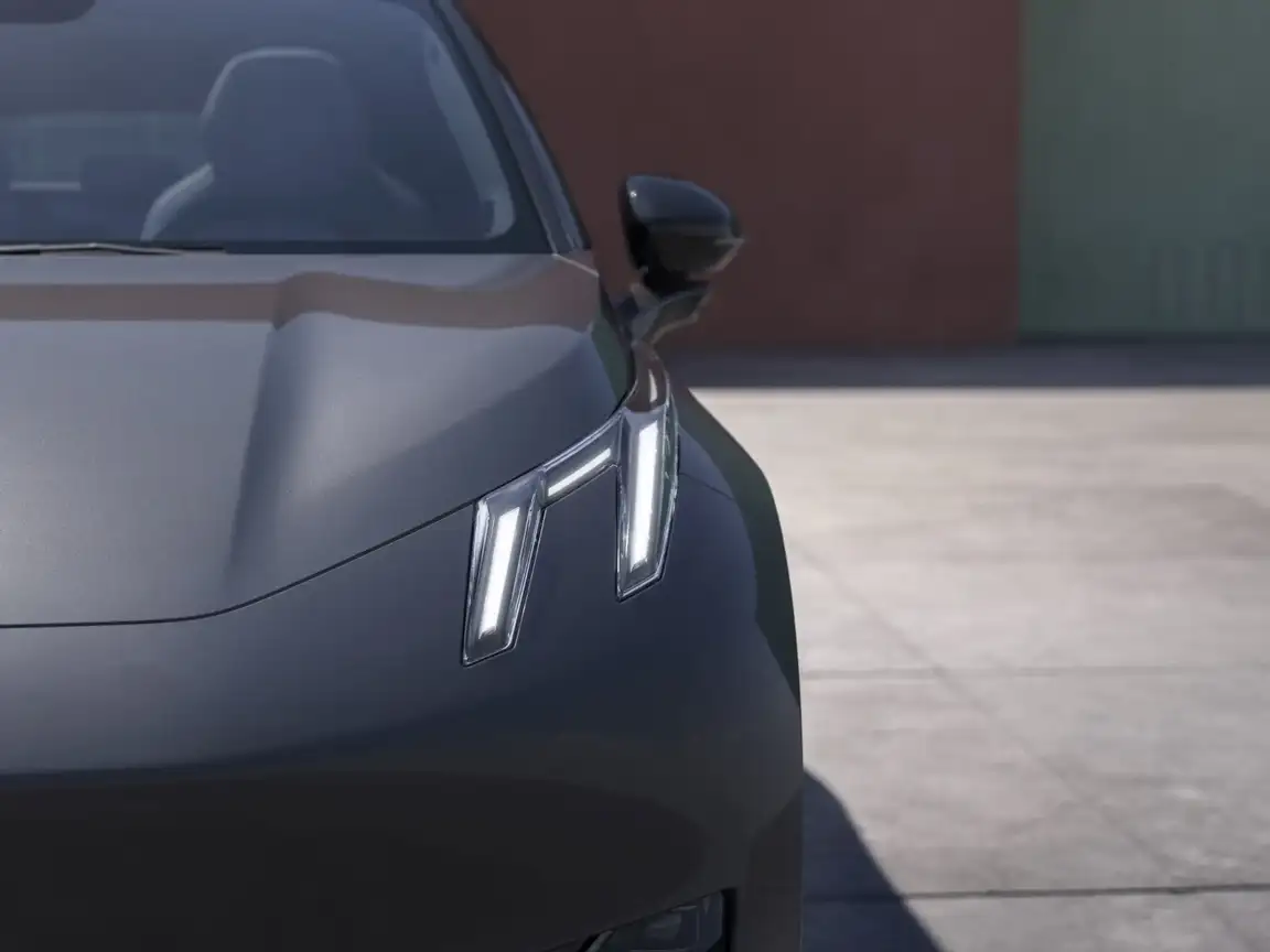 LYNK & CO 02