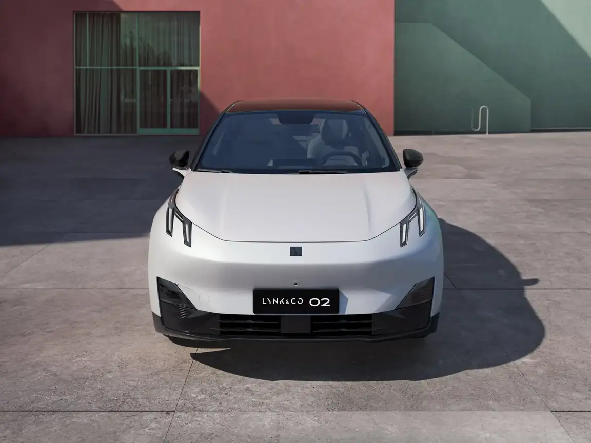 LYNK & CO 02