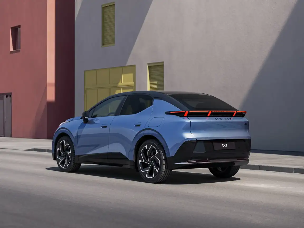 LYNK & CO 02