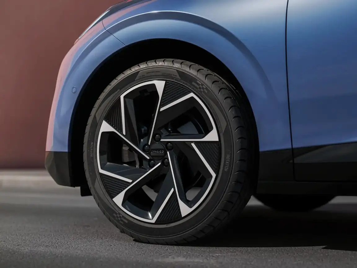 LYNK & CO 02