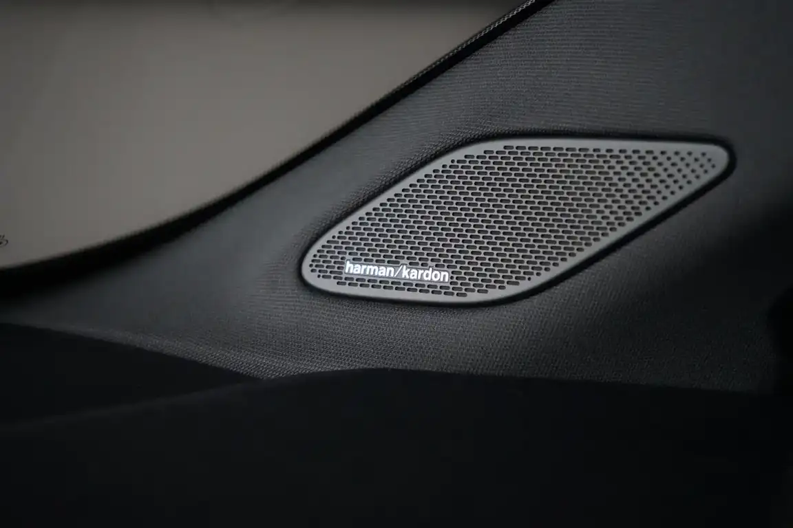 LYNK & CO 02