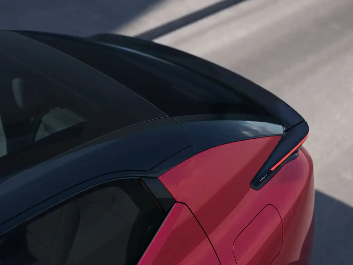 LYNK & CO 02