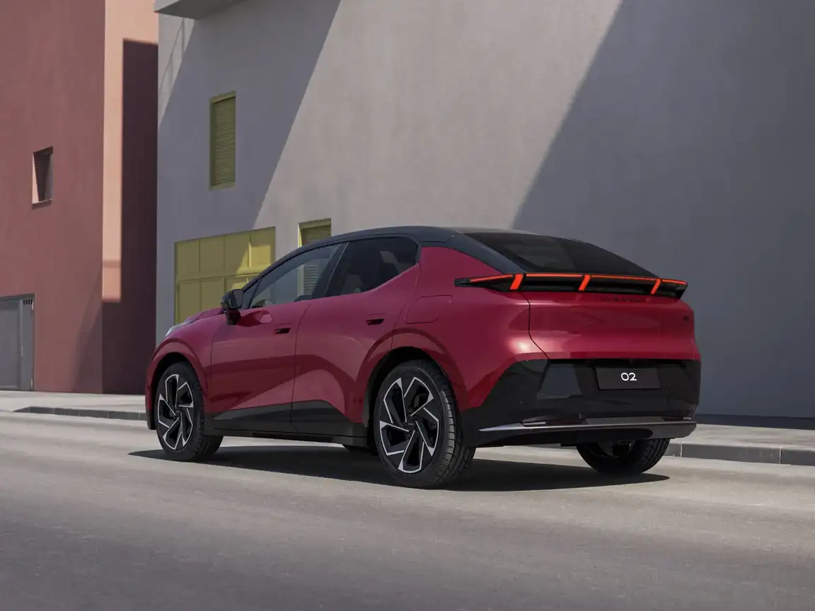 LYNK & CO 02