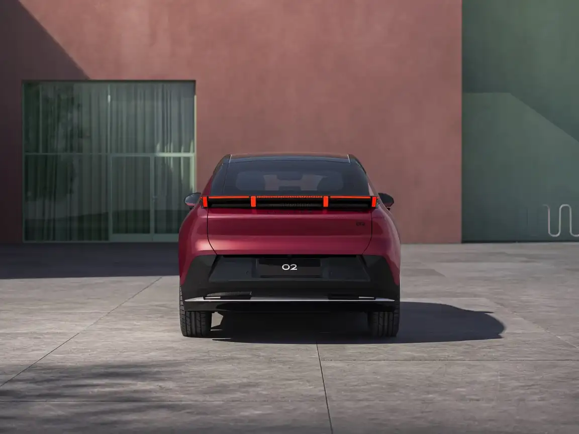 LYNK & CO 02
