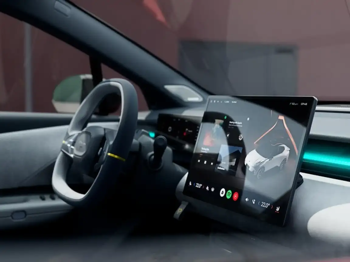 LYNK & CO 02