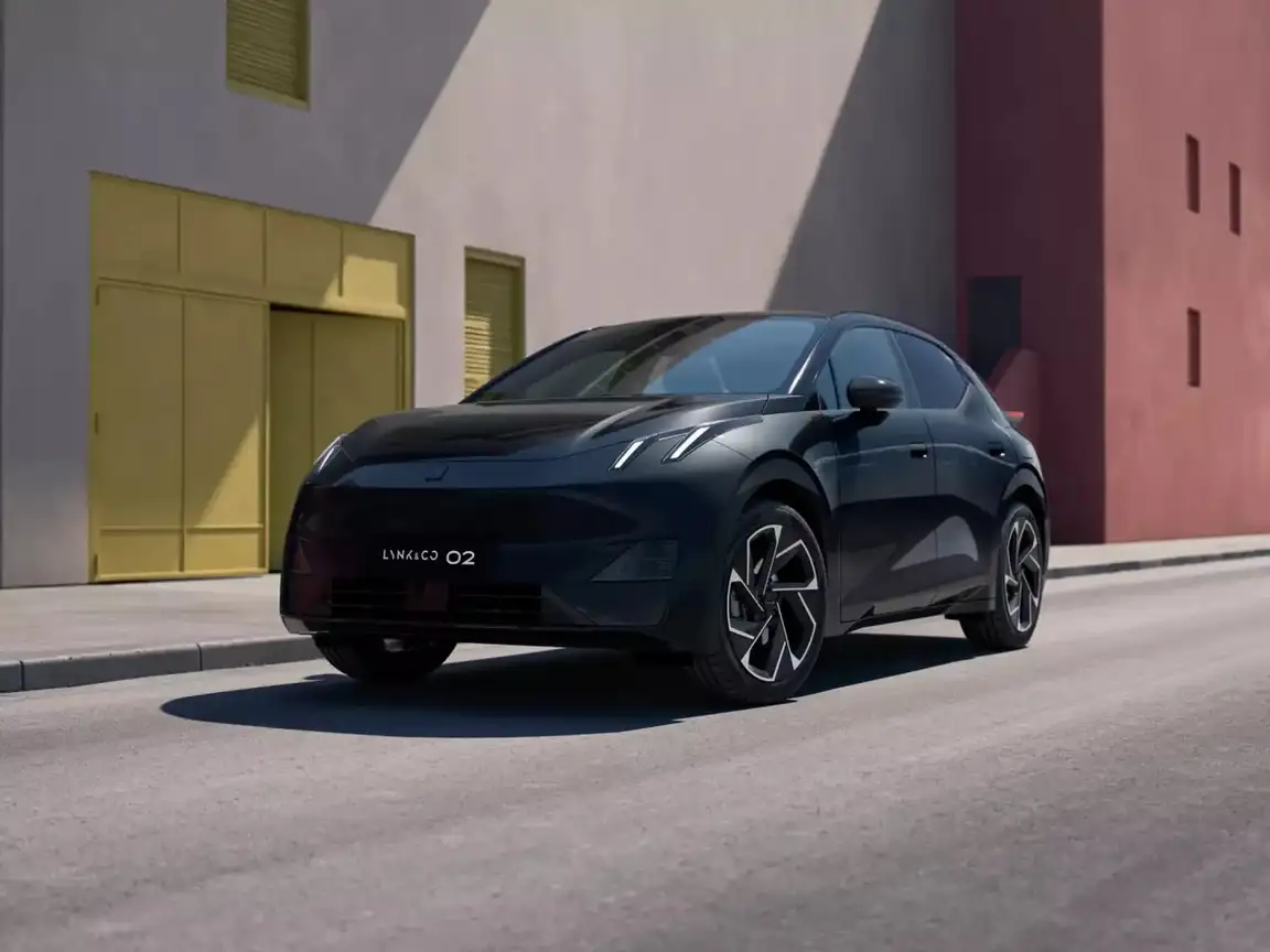 LYNK & CO 02