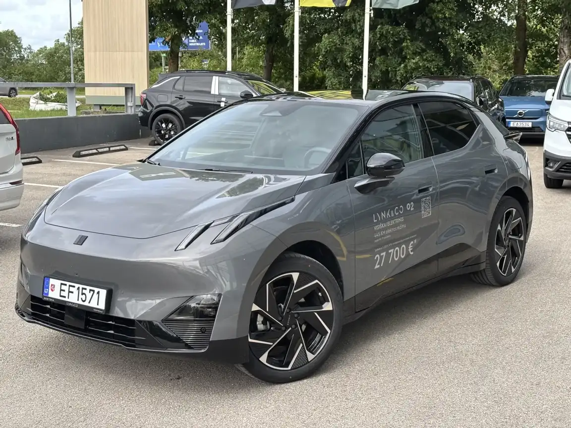 LYNK & CO 02