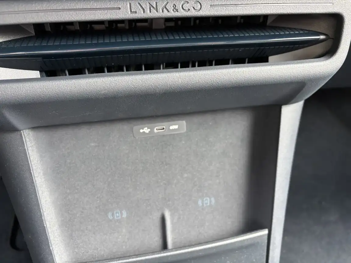 LYNK & CO 02