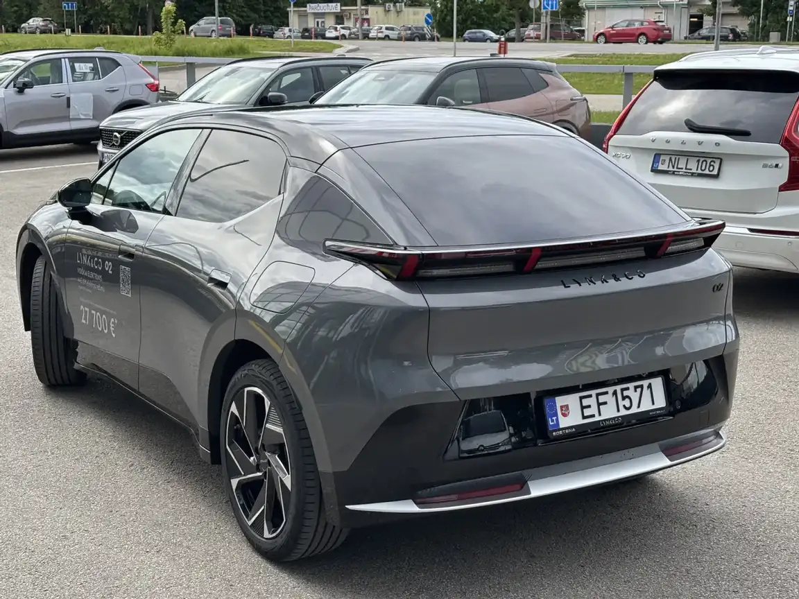 LYNK & CO 02