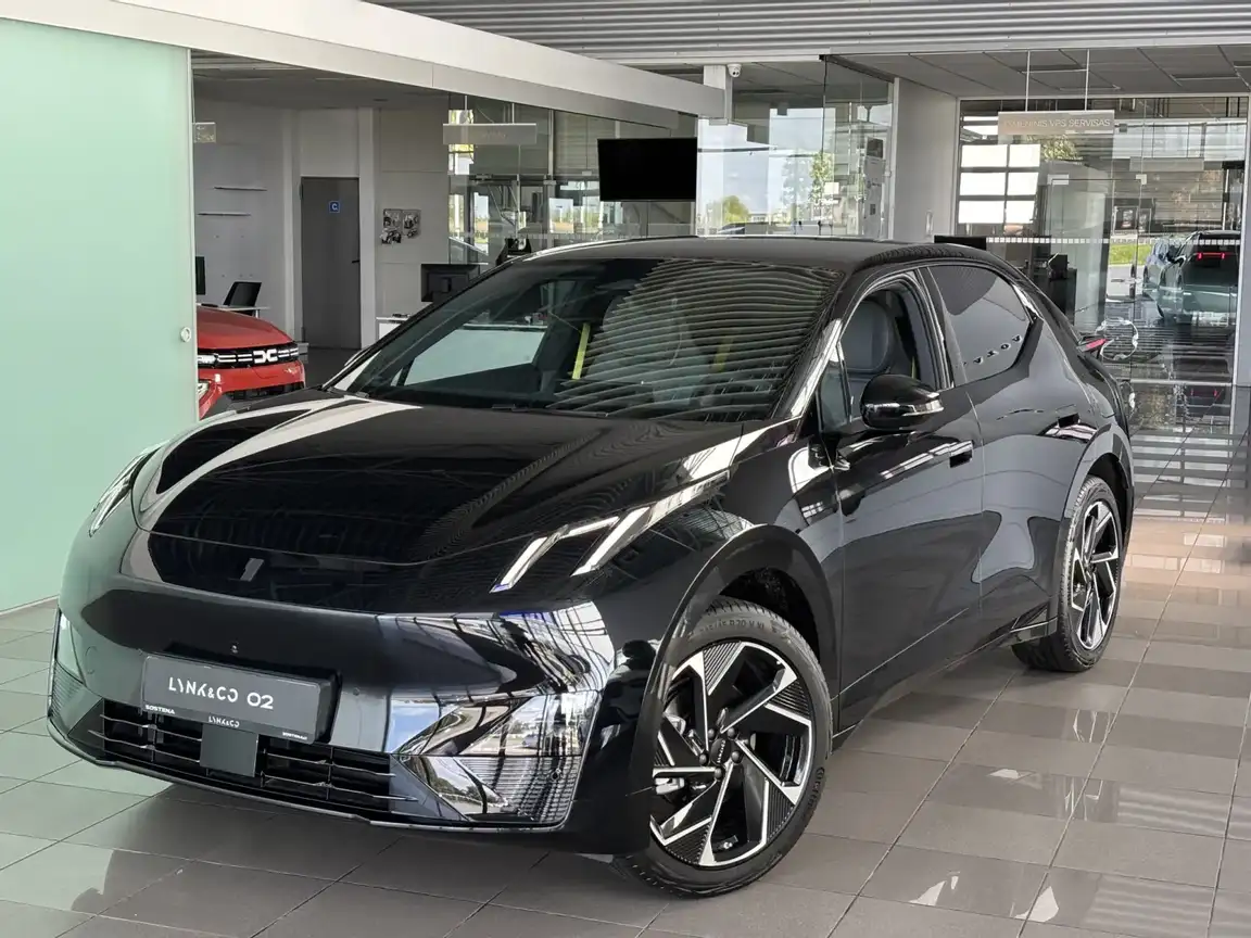 LYNK & CO 02