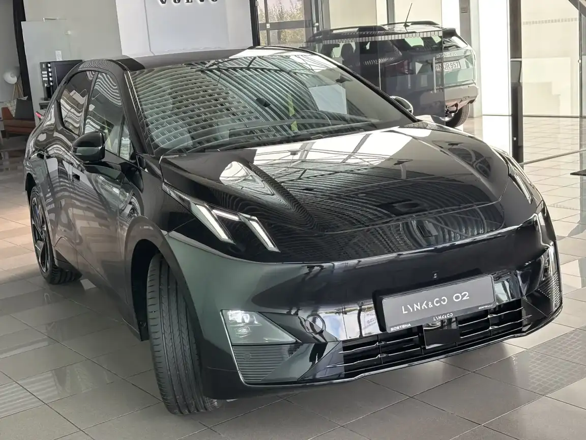LYNK & CO 02