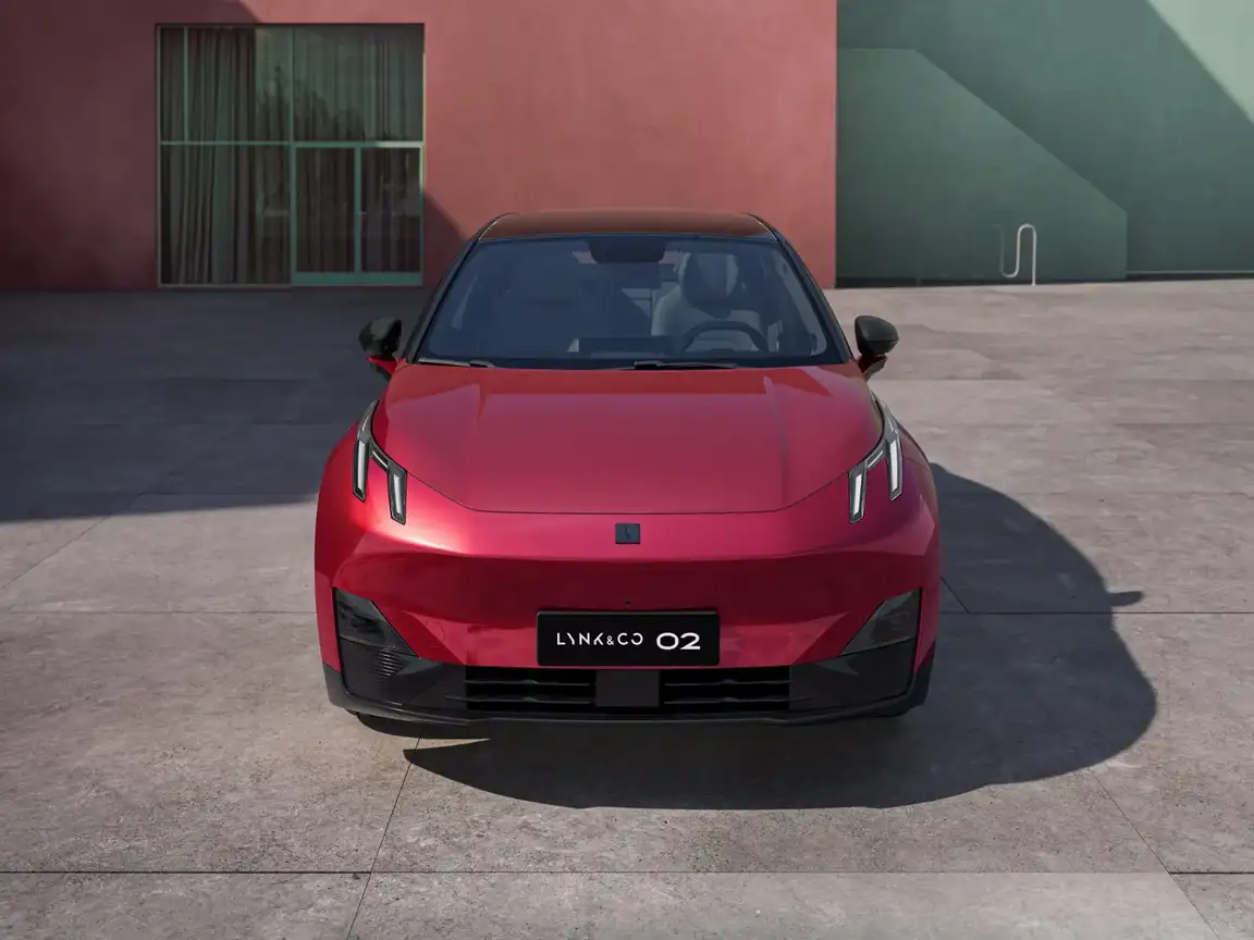 LYNK & CO 02