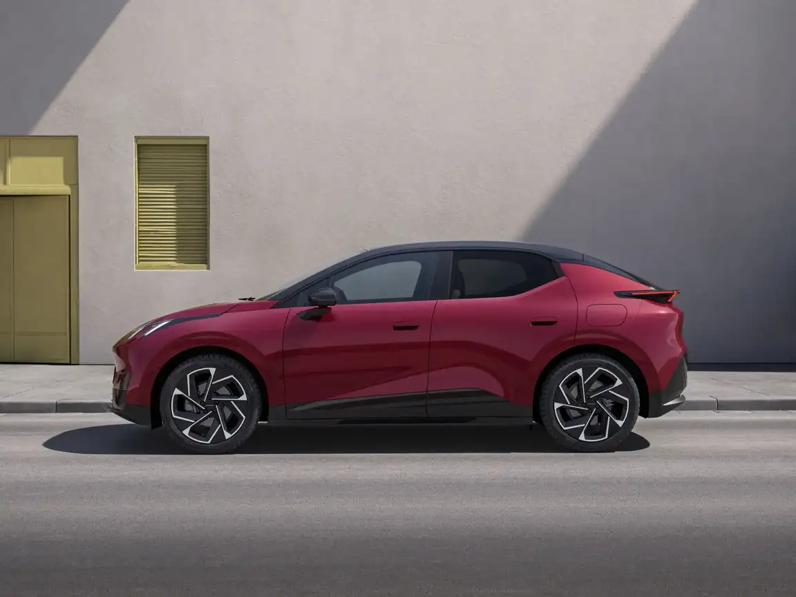 LYNK & CO 02