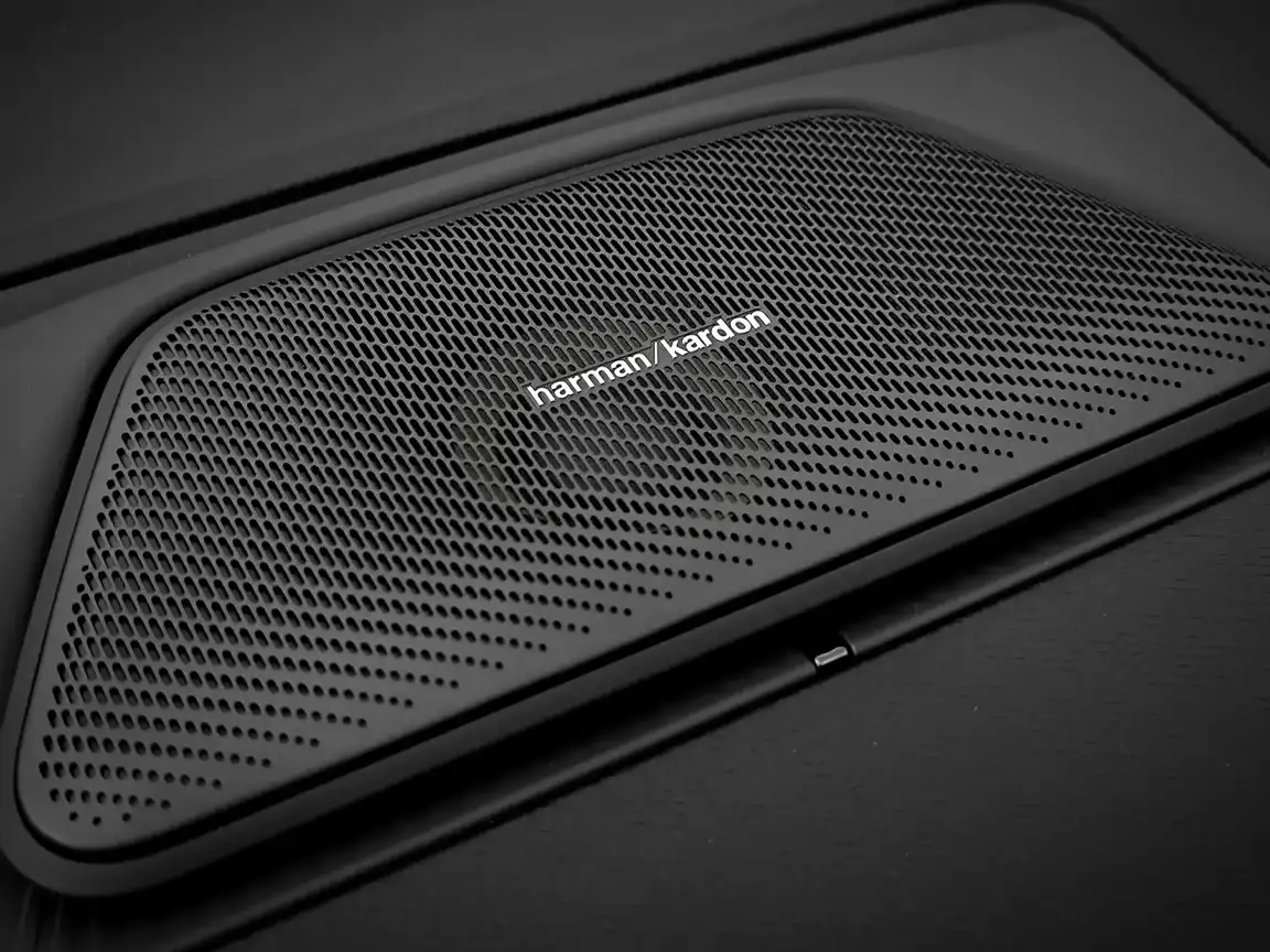 LYNK & CO 02