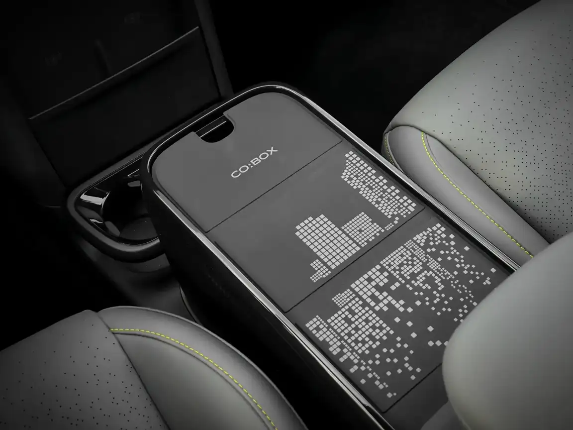 LYNK & CO 02