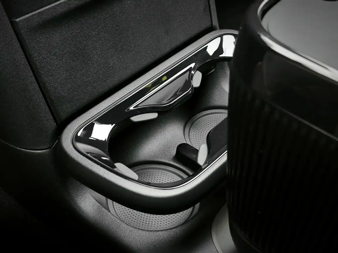 LYNK & CO 02