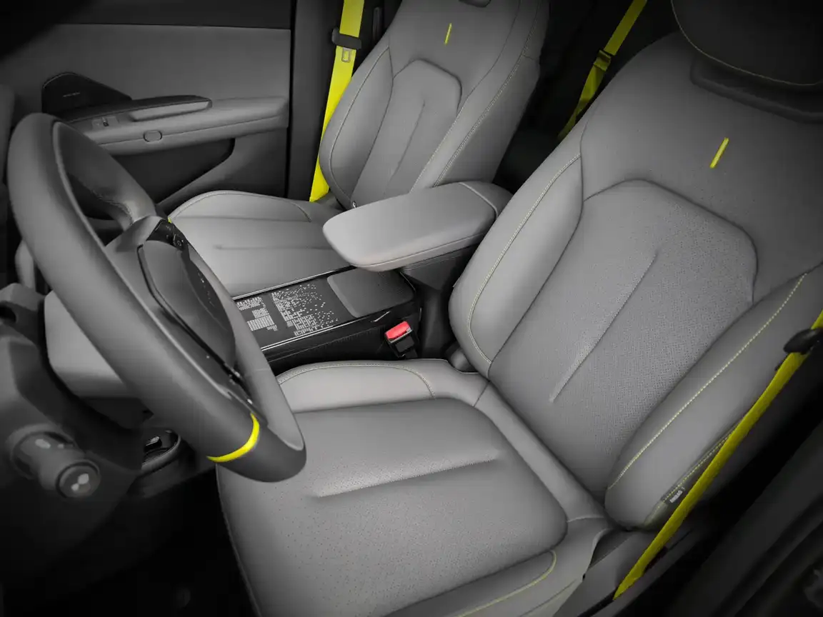 LYNK & CO 02