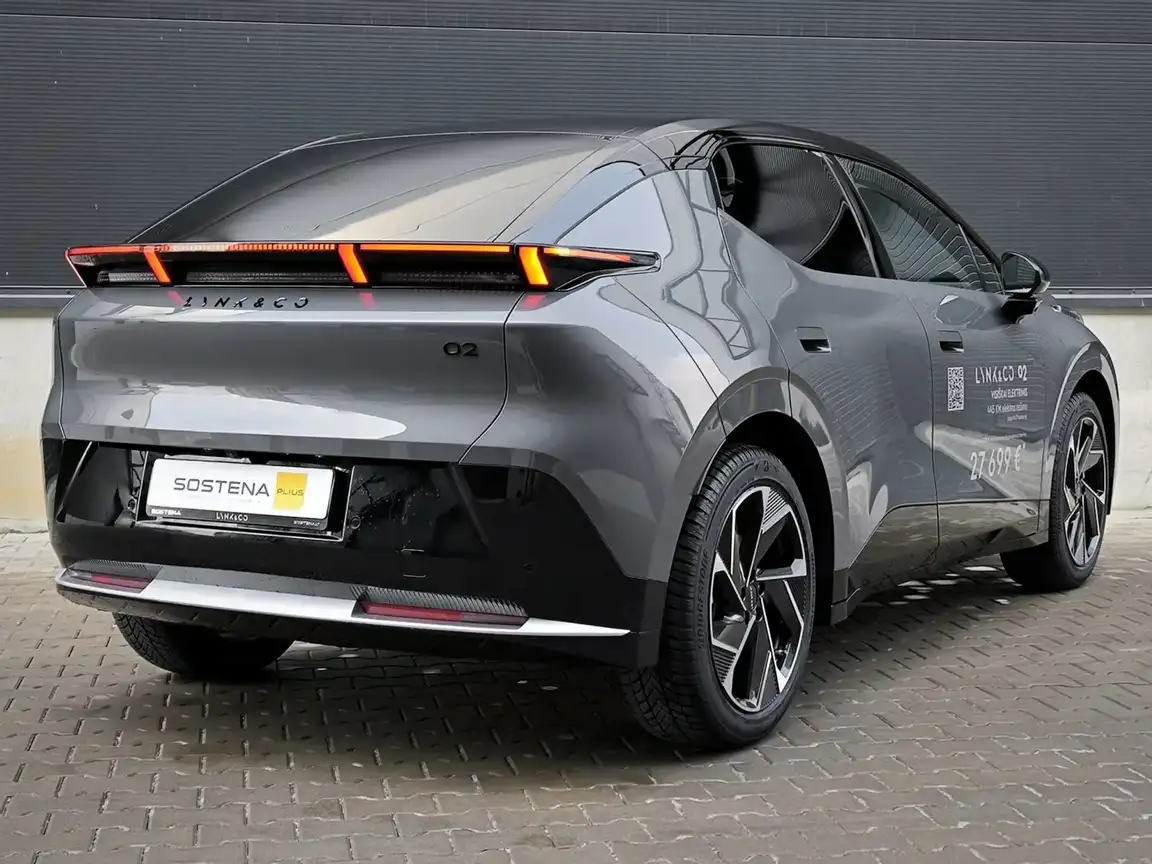 LYNK & CO 02
