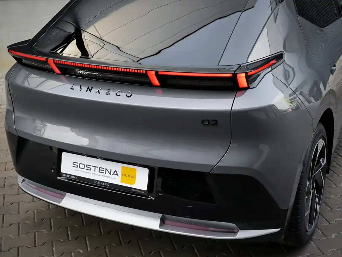 LYNK & CO 02
