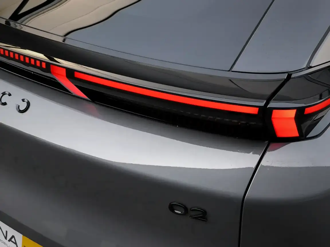 LYNK & CO 02