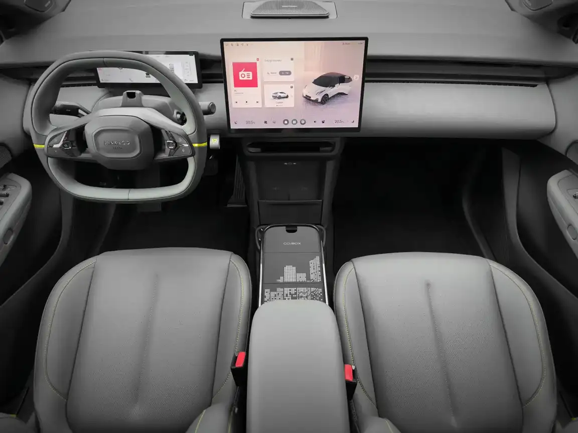 LYNK & CO 02