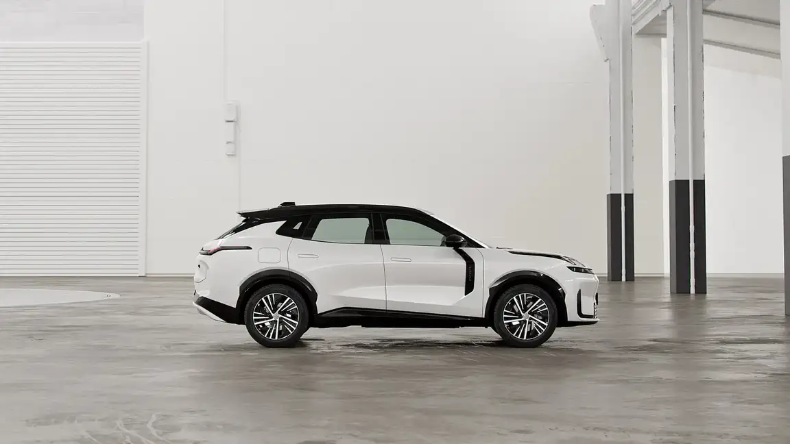 LYNK & CO 08