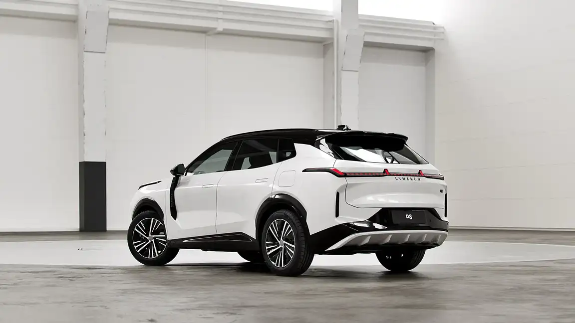 LYNK & CO 08