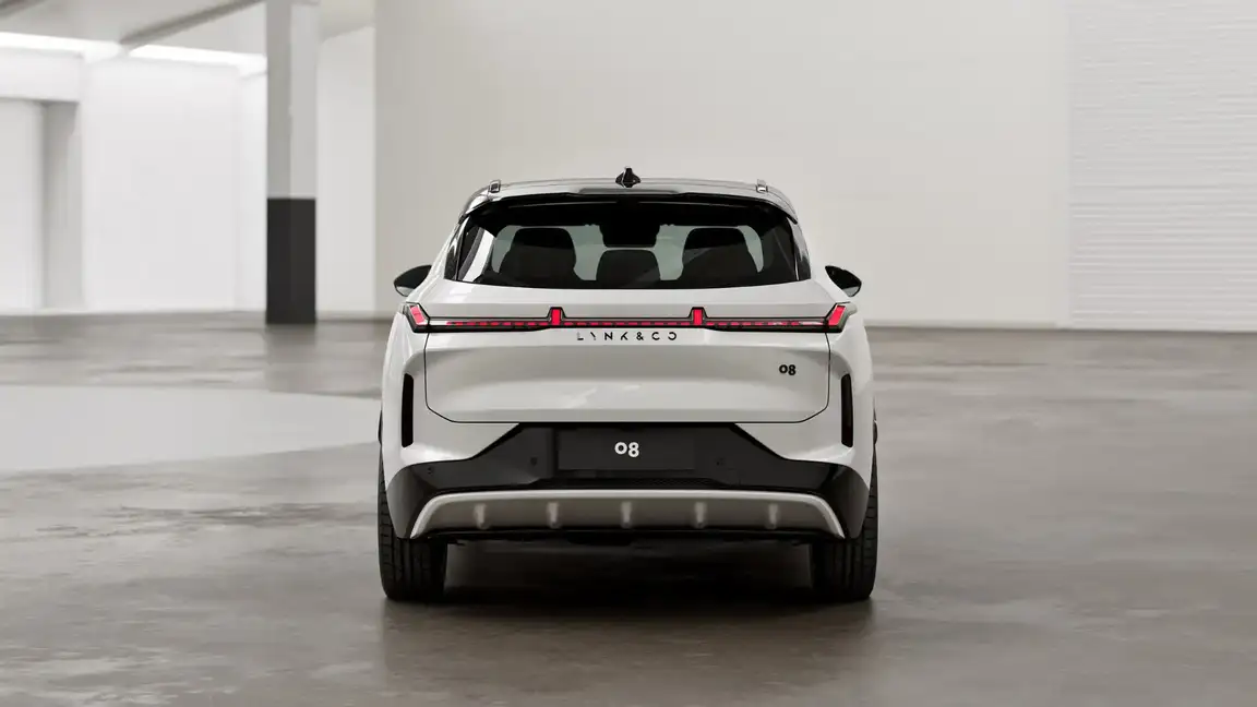 LYNK & CO 08