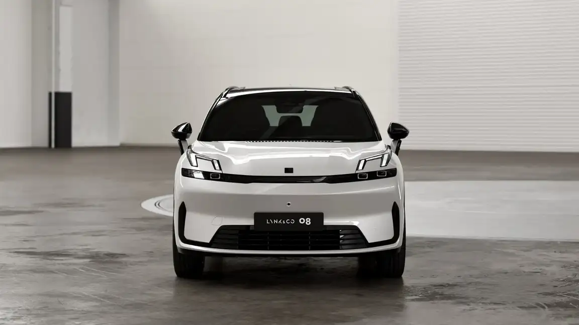 LYNK & CO 08