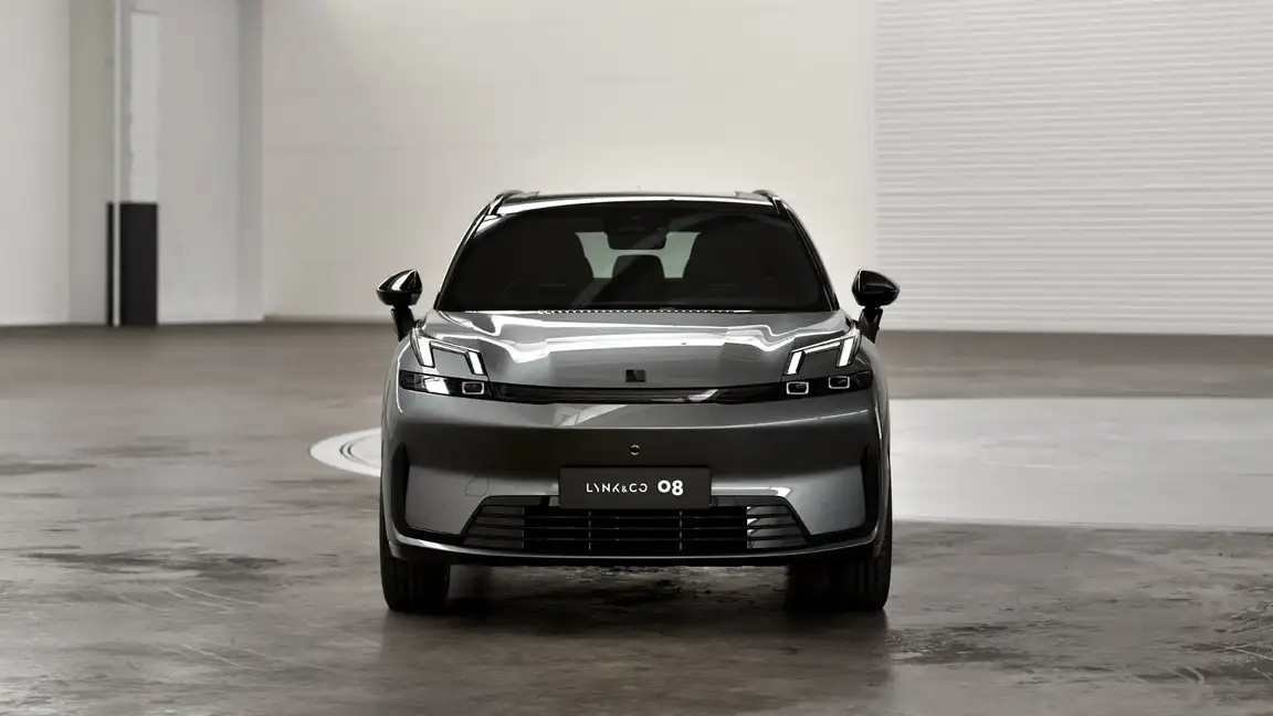 LYNK & CO 08