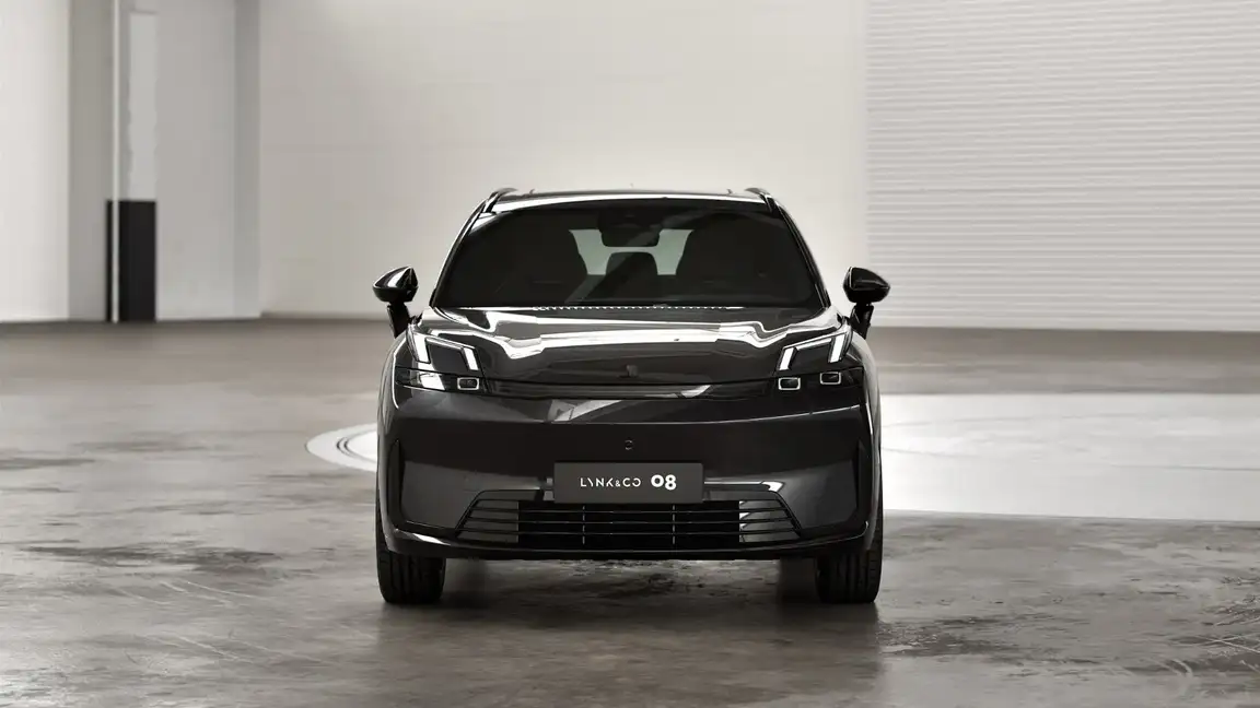 LYNK & CO 08