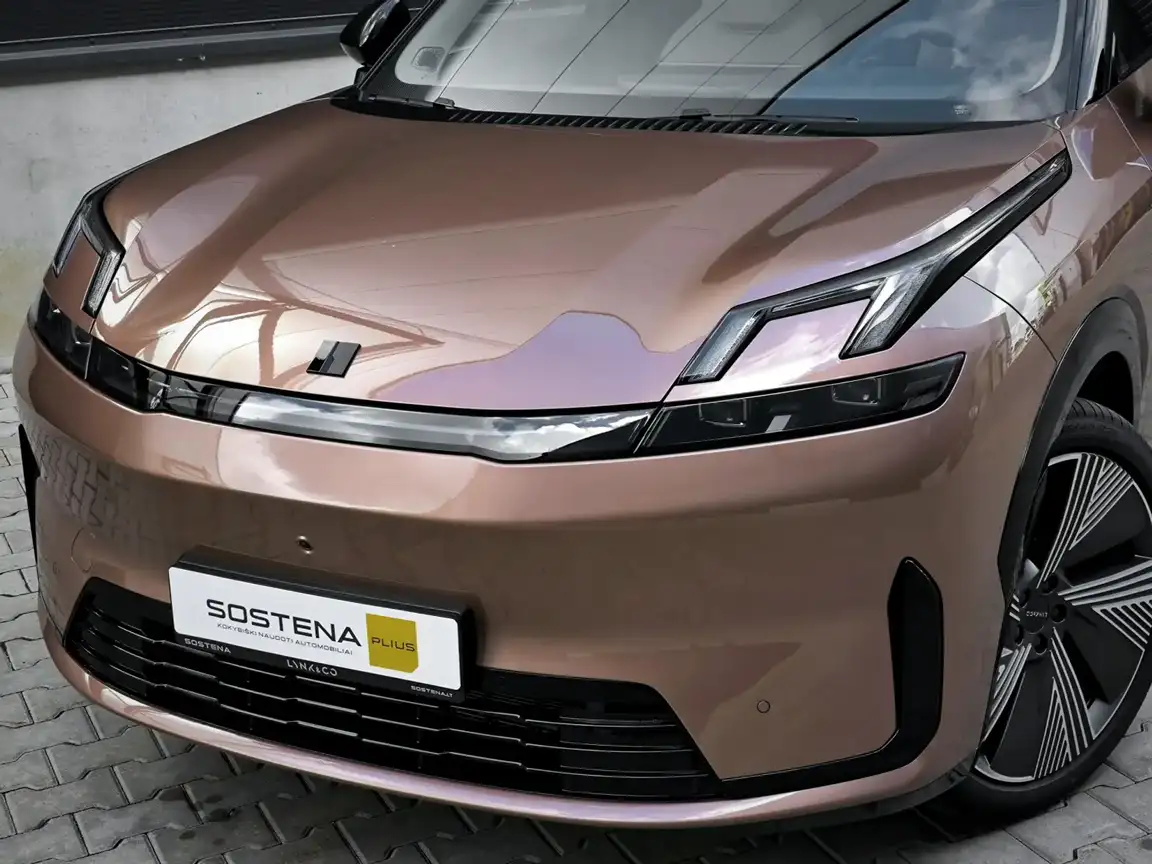 LYNK & CO 08