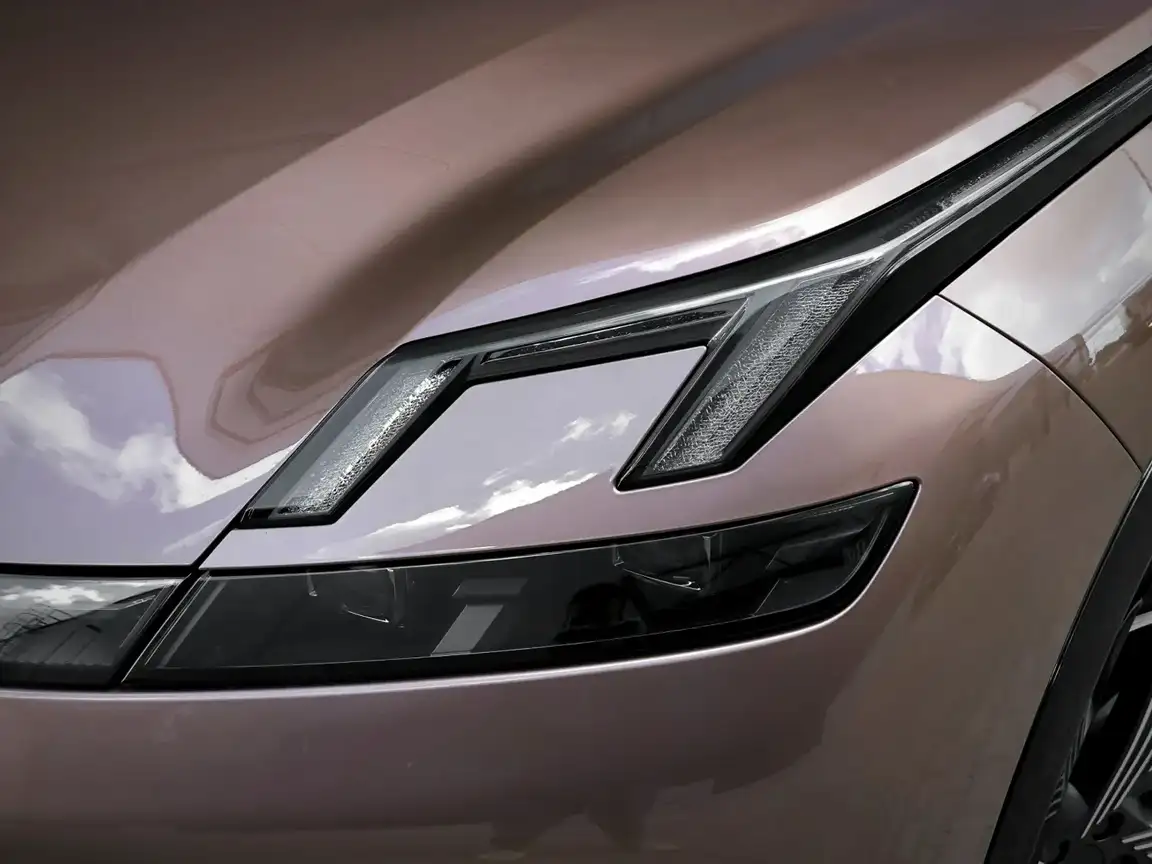 LYNK & CO 08