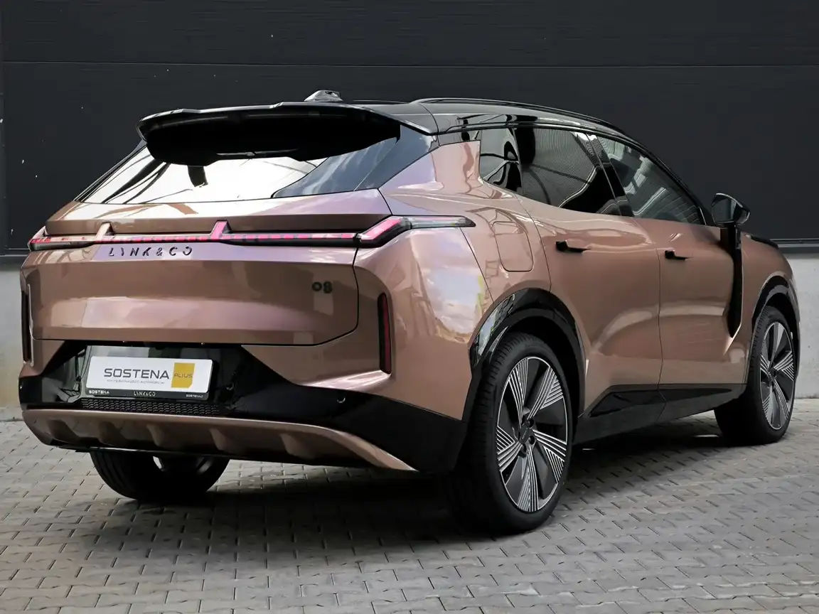 LYNK & CO 08