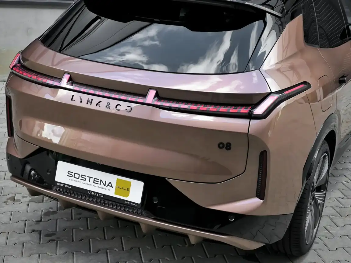 LYNK & CO 08