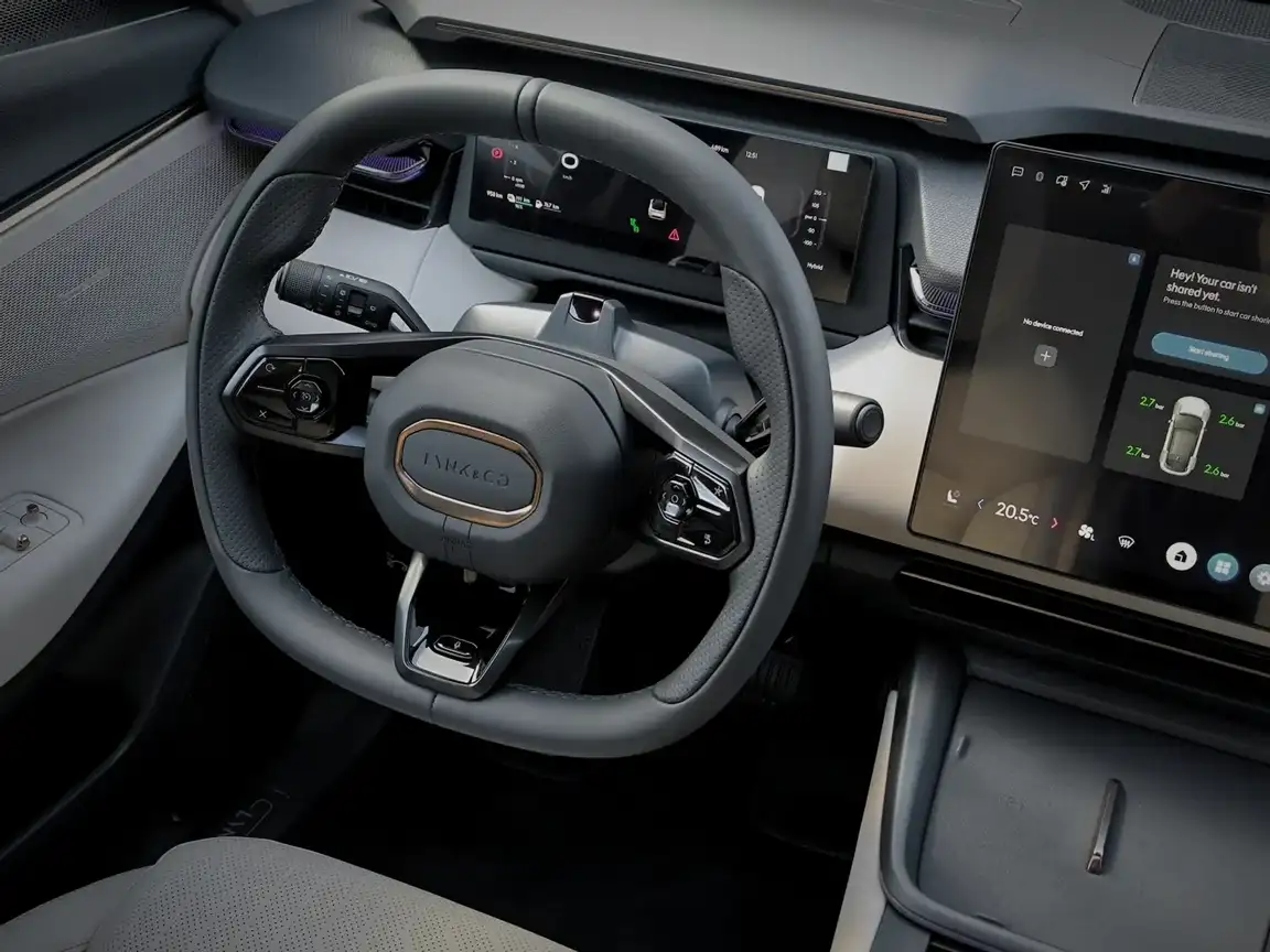 LYNK & CO 08