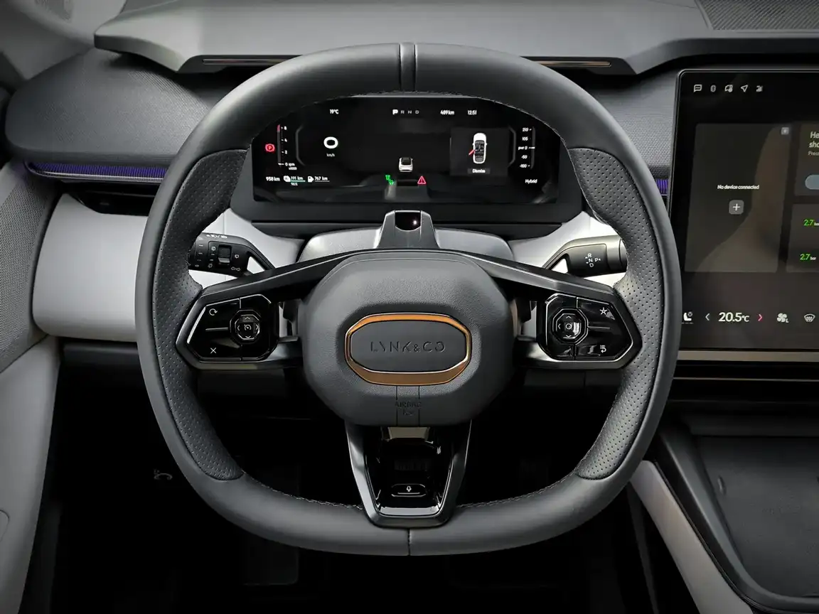 LYNK & CO 08