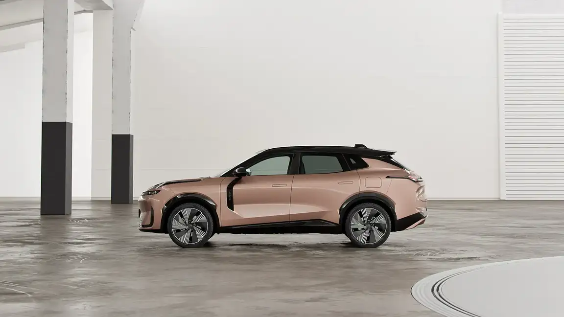 LYNK & CO 08