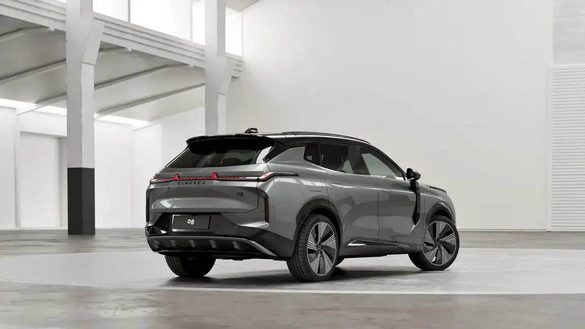 LYNK & CO 08