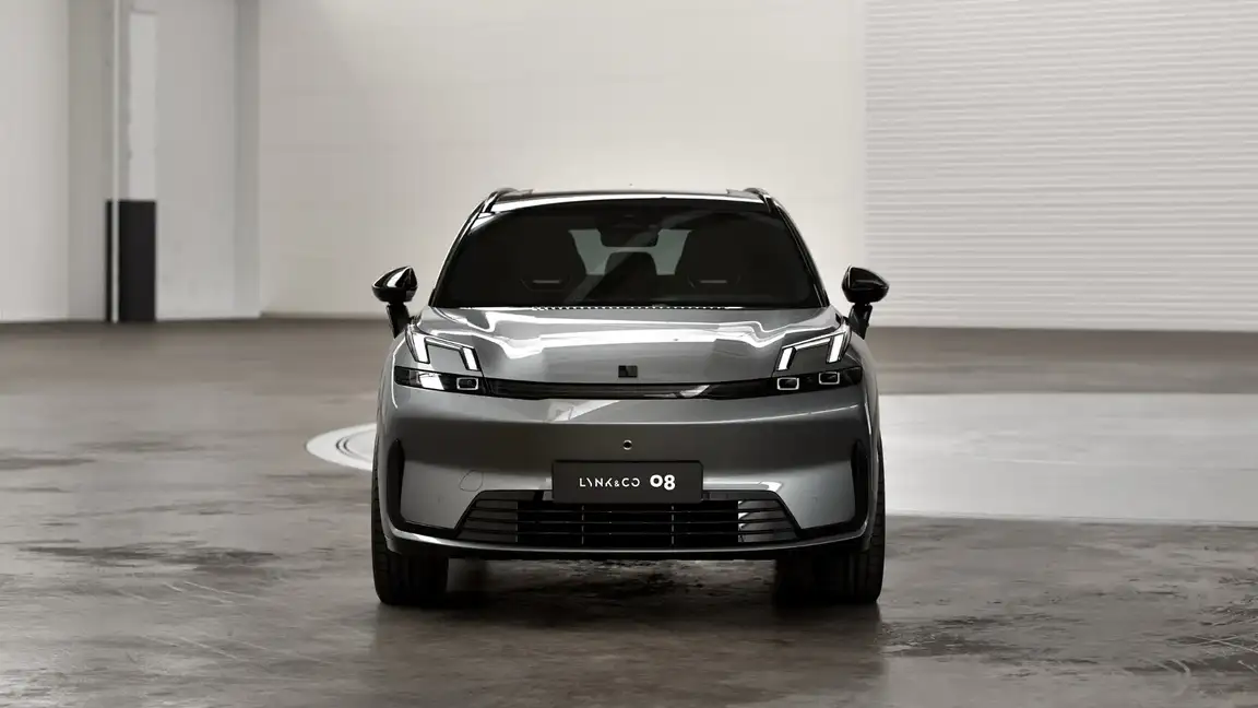 LYNK & CO 08