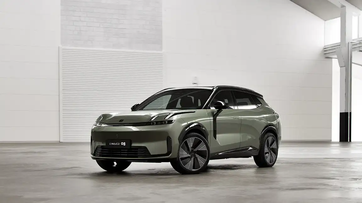 LYNK & CO 08
