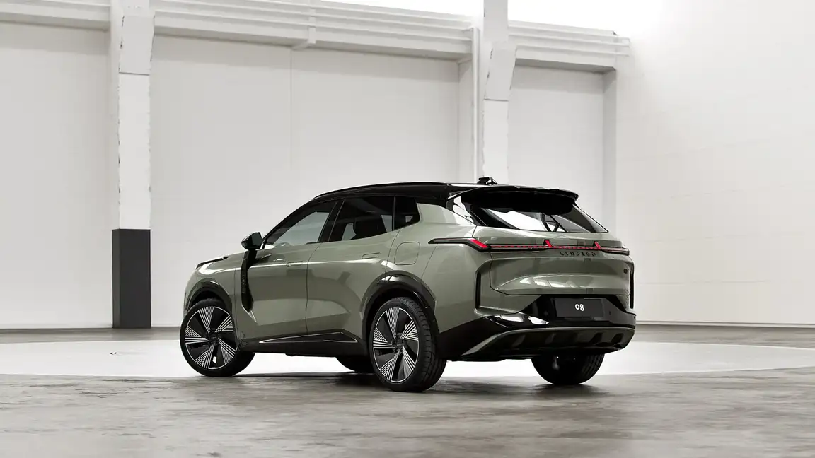 LYNK & CO 08