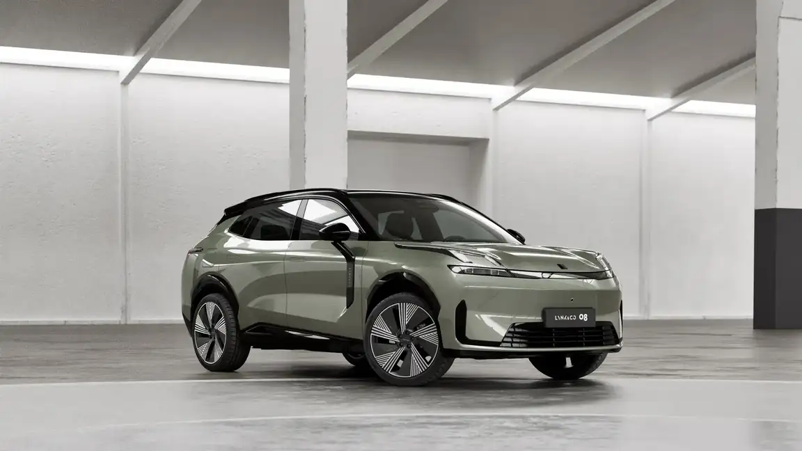 LYNK & CO 08